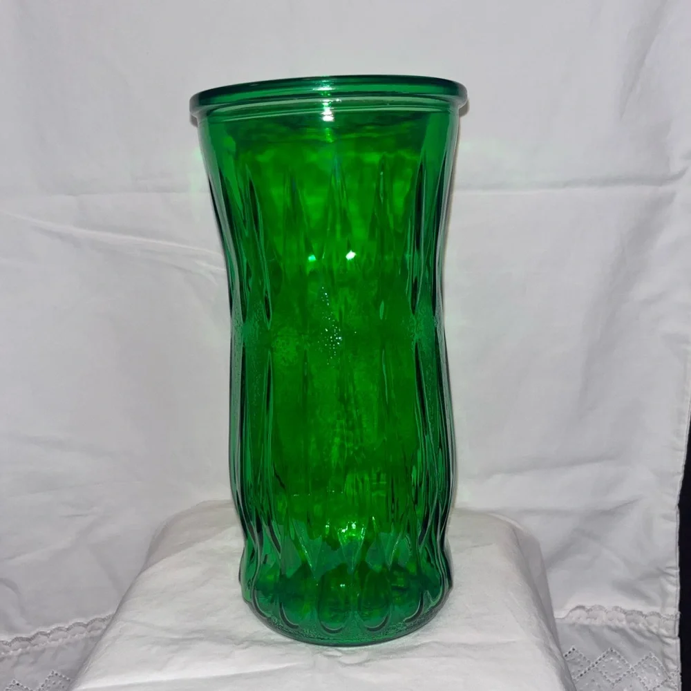 CFG Emerald Green Diamond Textured Vintage Vase